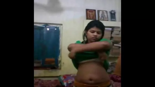 పెటిట్ ఫెయిర్ హెయిర్డ్ హాట్టీ తన దురదతో కూడిన పుస్సీని వివిధ సెక్స్ వీడియో తెలుగు లో బొమ్మలతో సంతృప్తిపరుస్తుంది