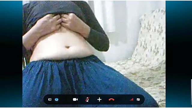 BDSM సెక్స్ క్లిప్‌లో నొప్పితో అమ్మాయి సెక్స్ వీడియో మూలుగుతూ తెల్లటి మేజోళ్ళు ధరించిన కామపు శ్యామల