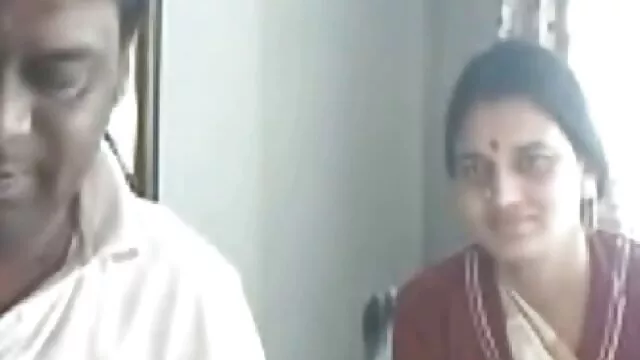 టీన్ రెడ్ హెడ్ స్వీటీ మిషనరీ భంగిమలో తల మరియు ఫక్ ఇస్తుంది హిందీ తెలుగు సెక్స్ వీడియో