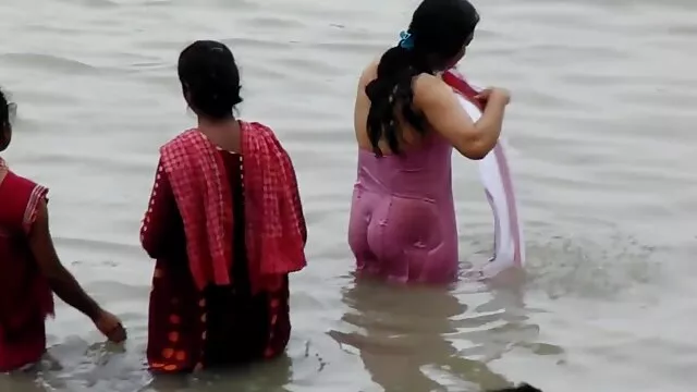 రోక్సానే తెలుగు సెక్స్ వీడియో తెలుగు తెలుగు తెలుగు రేకు నోటిలో నీళ్ళు పోస్తూ గట్టి పురుషాంగాన్ని ఎలా పీల్చాలో చూపిస్తుంది